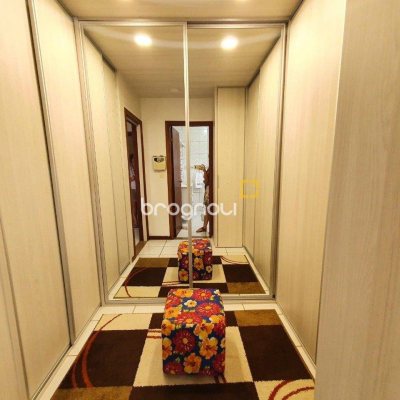 Casa com 370m², 4 quartos (sendo 1 suíte), 2 garagens, no bairro Carianos em Florianópolis