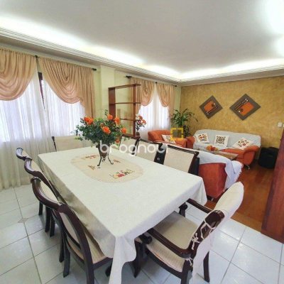 Casa com 370m², 4 quartos (sendo 1 suíte), 2 garagens, no bairro Carianos em Florianópolis