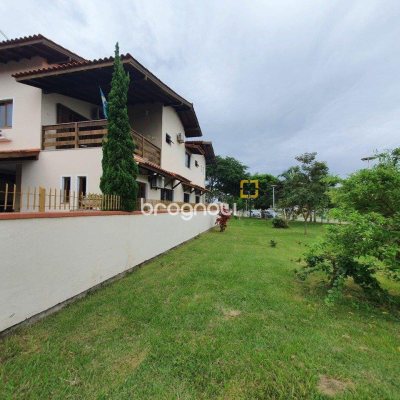 Casa com 370m², 4 quartos (sendo 1 suíte), 2 garagens, no bairro Carianos em Florianópolis