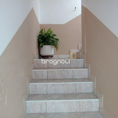 Casa com 263m², 6 quartos (sendo 1 suíte), 2 garagens, no bairro Estreito em Florianópolis