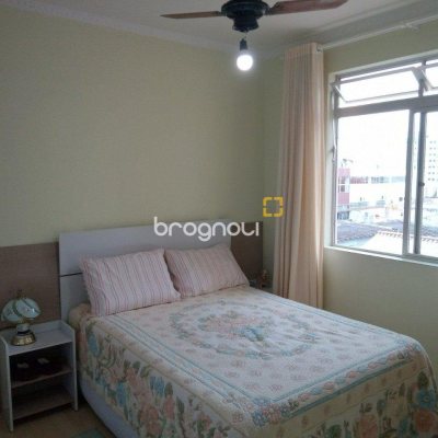 Casa com 263m², 6 quartos (sendo 1 suíte), 2 garagens, no bairro Estreito em Florianópolis