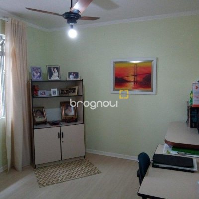 Casa com 263m², 6 quartos (sendo 1 suíte), 2 garagens, no bairro Estreito em Florianópolis