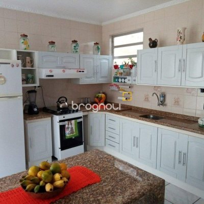 Casa com 263m², 6 quartos (sendo 1 suíte), 2 garagens, no bairro Estreito em Florianópolis