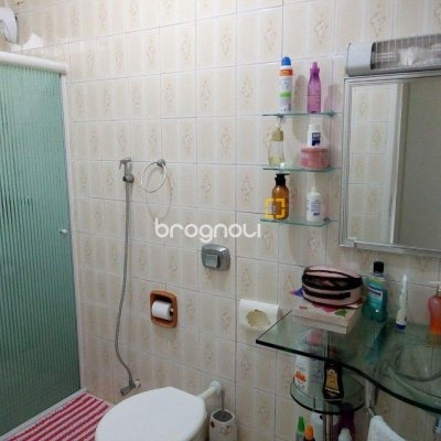 Casa com 263m², 6 quartos (sendo 1 suíte), 2 garagens, no bairro Estreito em Florianópolis