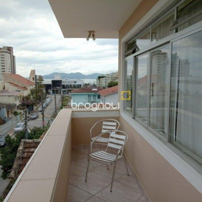 Casa com 263m², 6 quartos (sendo 1 suíte), 2 garagens, no bairro Estreito em Florianópolis