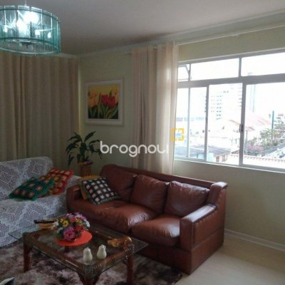 Casa com 263m², 6 quartos (sendo 1 suíte), 2 garagens, no bairro Estreito em Florianópolis