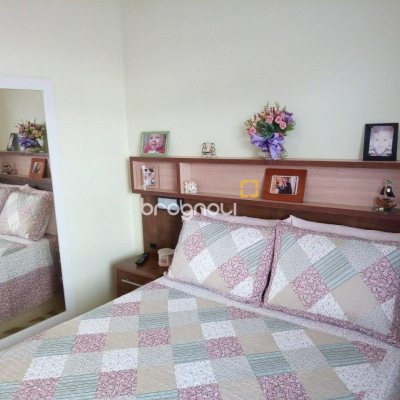 Casa com 263m², 6 quartos (sendo 1 suíte), 2 garagens, no bairro Estreito em Florianópolis