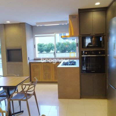 Apartamento com 149m², 4 quartos (sendo 1 suíte), 2 garagens, no bairro Campinas em São José