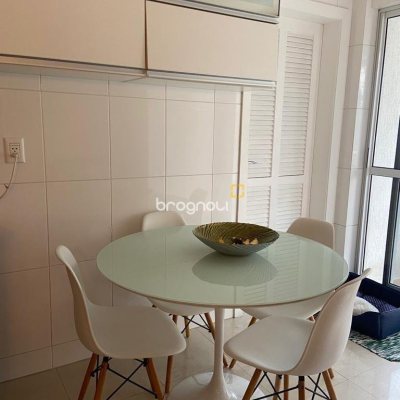 Apartamento com 149m², 4 quartos (sendo 1 suíte), 2 garagens, no bairro Campinas em São José