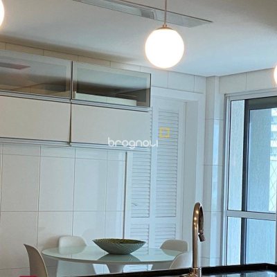 Apartamento com 149m², 4 quartos (sendo 1 suíte), 2 garagens, no bairro Campinas em São José