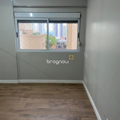 Apartamento com 149m², 4 quartos (sendo 1 suíte), 2 garagens, no bairro Campinas em São José