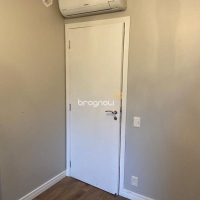 Apartamento com 149m², 4 quartos (sendo 1 suíte), 2 garagens, no bairro Campinas em São José