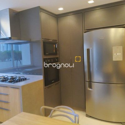 Apartamento com 149m², 4 quartos (sendo 1 suíte), 2 garagens, no bairro Campinas em São José