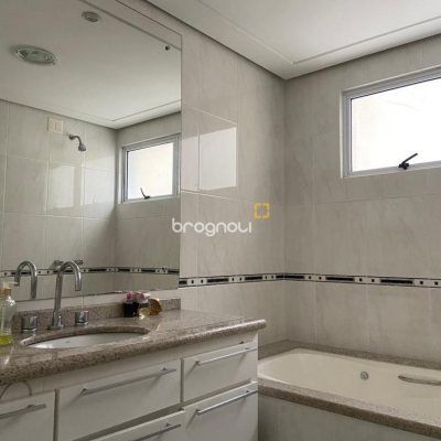 Apartamento com 149m², 4 quartos (sendo 1 suíte), 2 garagens, no bairro Campinas em São José