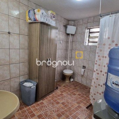 Casa com 270m², 5 quartos (sendo 1 suíte), 2 garagens, no bairro Sambaqui em Florianópolis