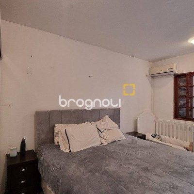 Casa com 270m², 5 quartos (sendo 1 suíte), 2 garagens, no bairro Sambaqui em Florianópolis