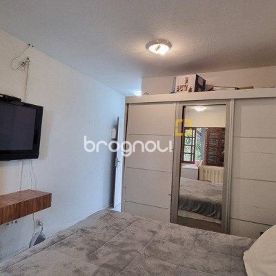 Casa com 270m², 5 quartos (sendo 1 suíte), 2 garagens, no bairro Sambaqui em Florianópolis