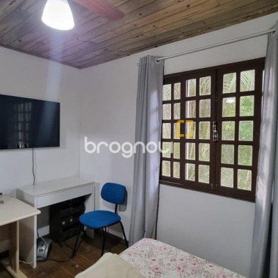 Casa com 270m², 5 quartos (sendo 1 suíte), 2 garagens, no bairro Sambaqui em Florianópolis