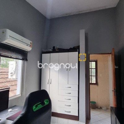 Casa com 270m², 5 quartos (sendo 1 suíte), 2 garagens, no bairro Sambaqui em Florianópolis