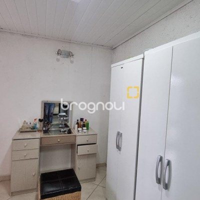 Casa com 270m², 5 quartos (sendo 1 suíte), 2 garagens, no bairro Sambaqui em Florianópolis