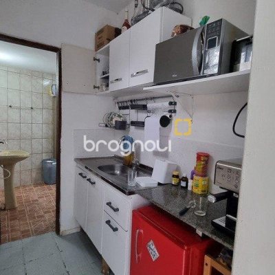 Casa com 270m², 5 quartos (sendo 1 suíte), 2 garagens, no bairro Sambaqui em Florianópolis