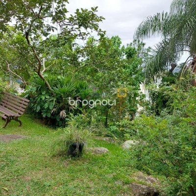 Casa com 270m², 5 quartos (sendo 1 suíte), 2 garagens, no bairro Sambaqui em Florianópolis