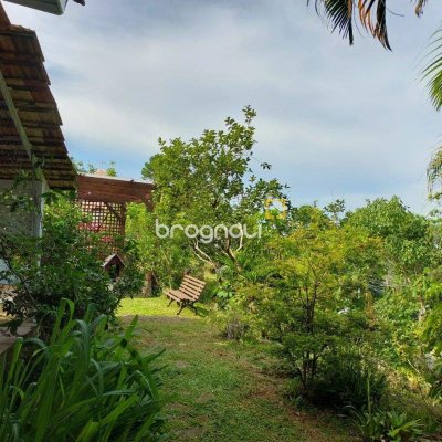 Casa com 270m², 5 quartos (sendo 1 suíte), 2 garagens, no bairro Sambaqui em Florianópolis