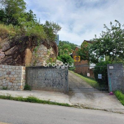 Casa com 270m², 5 quartos (sendo 1 suíte), 2 garagens, no bairro Sambaqui em Florianópolis