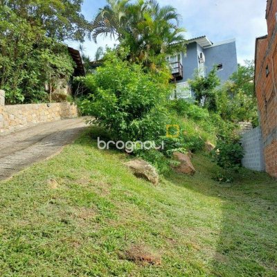 Casa com 270m², 5 quartos (sendo 1 suíte), 2 garagens, no bairro Sambaqui em Florianópolis