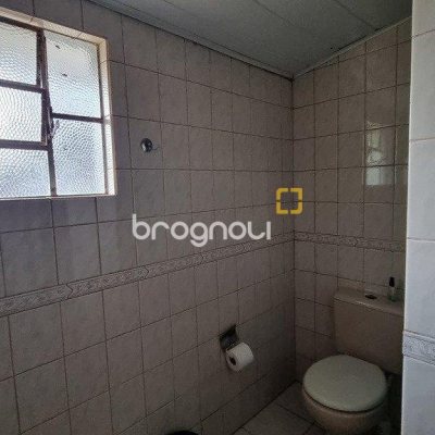 Casa com 270m², 5 quartos (sendo 1 suíte), 2 garagens, no bairro Sambaqui em Florianópolis