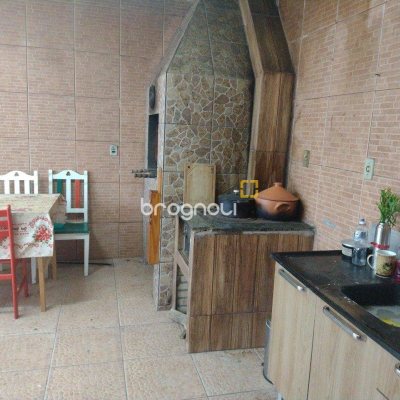 Casa com 545m², 7 quartos (sendo 4 suítes), 3 garagens, no bairro Daniela em Florianópolis
