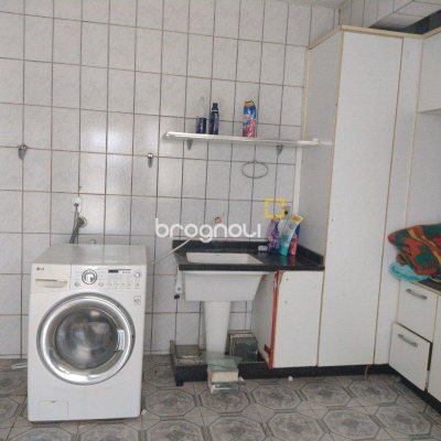 Casa com 545m², 7 quartos (sendo 4 suítes), 3 garagens, no bairro Daniela em Florianópolis