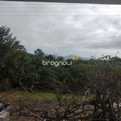 Casa com 545m², 7 quartos (sendo 4 suítes), 3 garagens, no bairro Daniela em Florianópolis