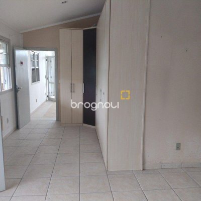 Casa com 545m², 7 quartos (sendo 4 suítes), 3 garagens, no bairro Daniela em Florianópolis