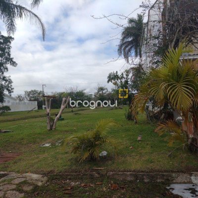 Casa com 545m², 7 quartos (sendo 4 suítes), 3 garagens, no bairro Daniela em Florianópolis