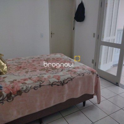 Casa com 545m², 7 quartos (sendo 4 suítes), 3 garagens, no bairro Daniela em Florianópolis