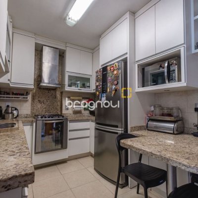 Cobertura com 221m², 3 quartos (sendo 1 suíte), 1 garagem, no bairro Centro em Florianópolis