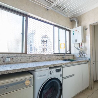 Cobertura com 221m², 3 quartos (sendo 1 suíte), 1 garagem, no bairro Centro em Florianópolis
