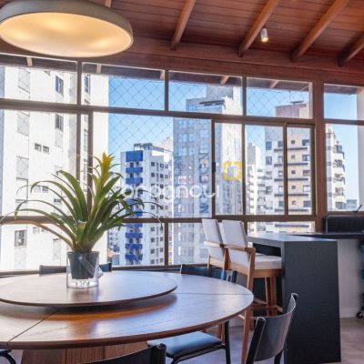 Cobertura com 221m², 3 quartos (sendo 1 suíte), 1 garagem, no bairro Centro em Florianópolis