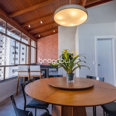 Cobertura com 221m², 3 quartos (sendo 1 suíte), 1 garagem, no bairro Centro em Florianópolis