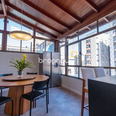 Cobertura com 221m², 3 quartos (sendo 1 suíte), 1 garagem, no bairro Centro em Florianópolis