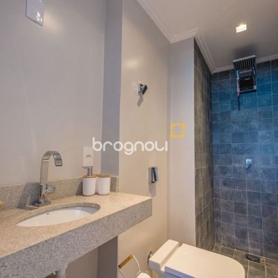 Cobertura com 221m², 3 quartos (sendo 1 suíte), 1 garagem, no bairro Centro em Florianópolis