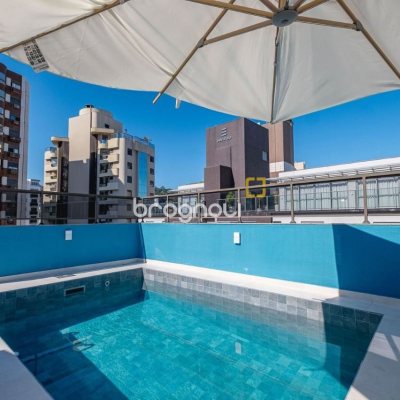 Cobertura com 221m², 3 quartos (sendo 1 suíte), 1 garagem, no bairro Centro em Florianópolis
