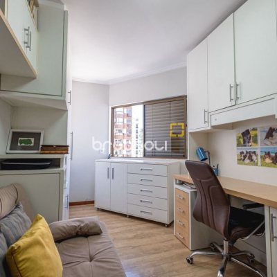 Cobertura com 221m², 3 quartos (sendo 1 suíte), 1 garagem, no bairro Centro em Florianópolis