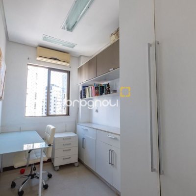 Cobertura com 221m², 3 quartos (sendo 1 suíte), 1 garagem, no bairro Centro em Florianópolis