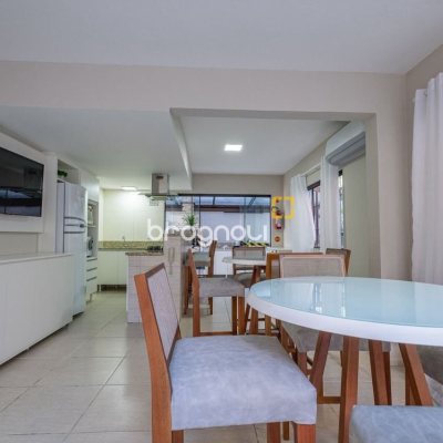 Cobertura com 221m², 3 quartos (sendo 1 suíte), 1 garagem, no bairro Centro em Florianópolis