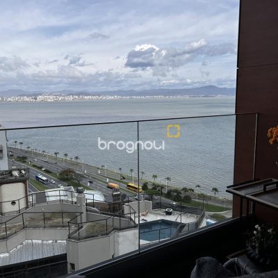 Apartamento com 131m², 3 quartos (sendo 3 suítes), 3 garagens, no bairro Beira Mar Norte em Florianópolis
