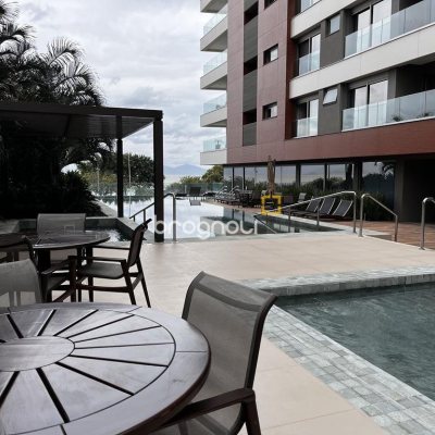 Apartamento com 131m², 3 quartos (sendo 3 suítes), 3 garagens, no bairro Beira Mar Norte em Florianópolis