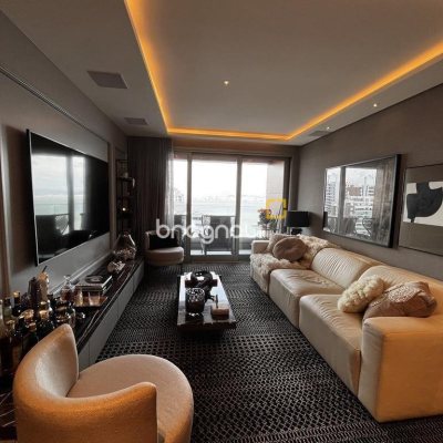 Apartamento com 131m², 3 quartos (sendo 3 suítes), 3 garagens, no bairro Beira Mar Norte em Florianópolis