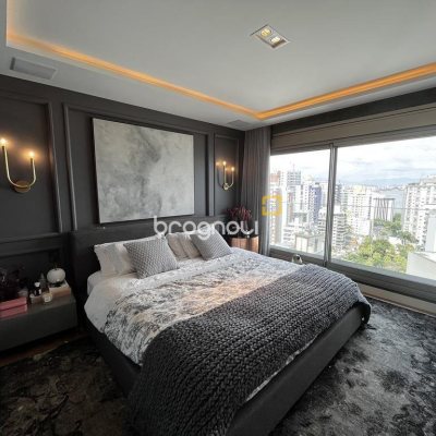 Apartamento com 131m², 3 quartos (sendo 3 suítes), 3 garagens, no bairro Beira Mar Norte em Florianópolis